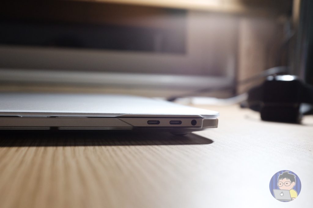 15インチ MacBook Proに「moshi」のハードシェルケースを装着致しました