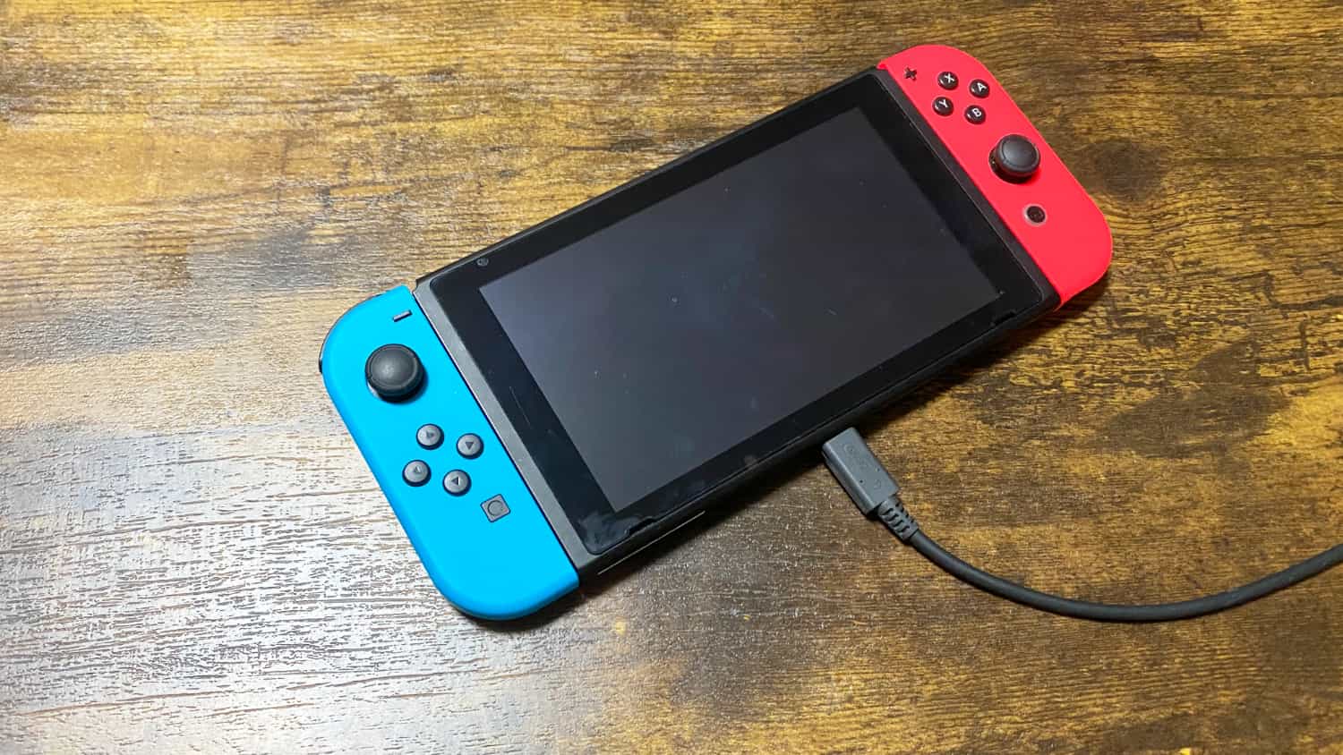 Nintendo Switch の画面が真っ暗 電源が入らないトラブルになりましたが