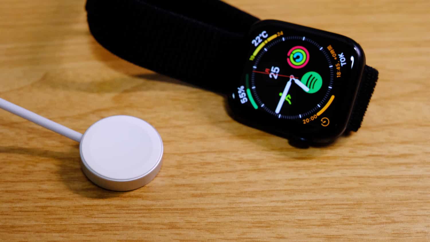 Apple Watch Series 7 対応の 3in1充電器を導入するか