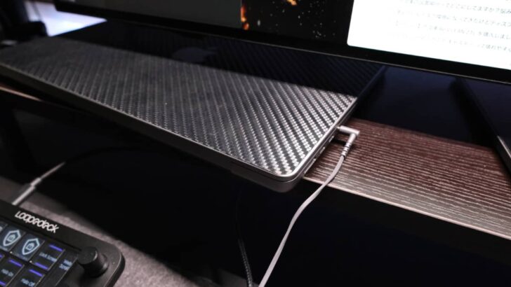 14インチ MacBook Pro のSDXCカードスロット、ヘッドフォンジャックをそのまま使うことができる