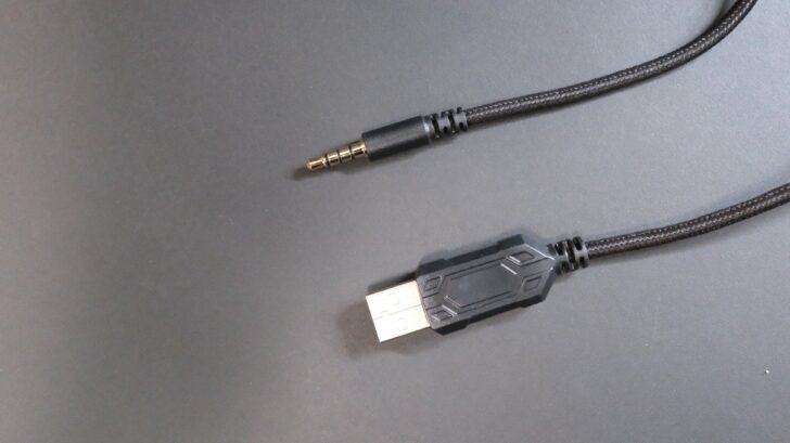 USB接続か3.5mmプラグで接続可能