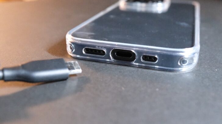 USB-Cの充電口も大きめで安心