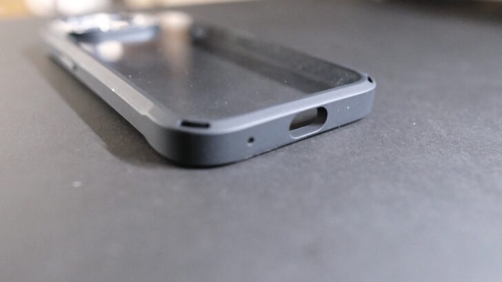 Simplism iPhone 15 Pro [GRAV Solid] 超精密設計 衝撃吸収 ハイブリッドケース 外観・デザイン