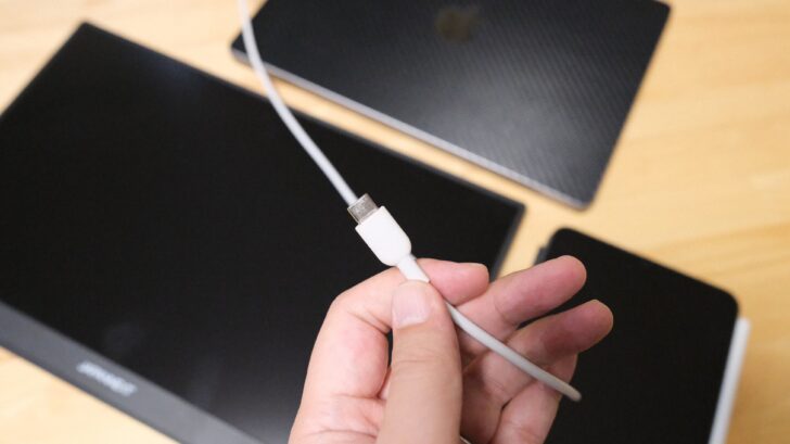 USB-C 1本でMacやiPadと接続できる