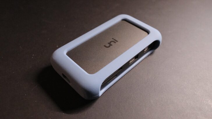 uni Accessories USB-C 8in1 ハブ 外観・デザイン