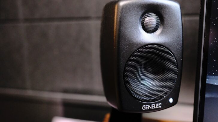 スピーカー：GENELEC G One