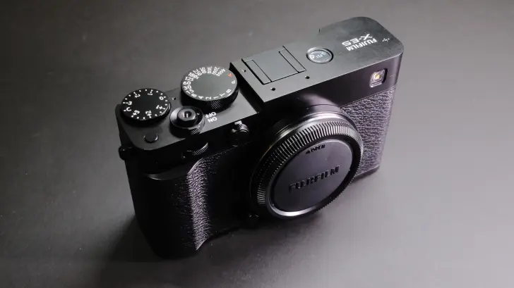 ［1］FUJIFILM X-E5 