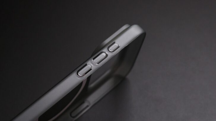 Simplism for iPhone MagSafe対応 シルキータッチケース 特徴