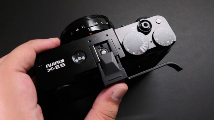 X-E5にL字グリップ・サムグリップを装着していく