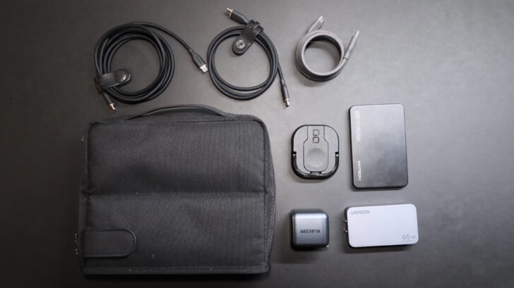 ガジェットポーチの中身