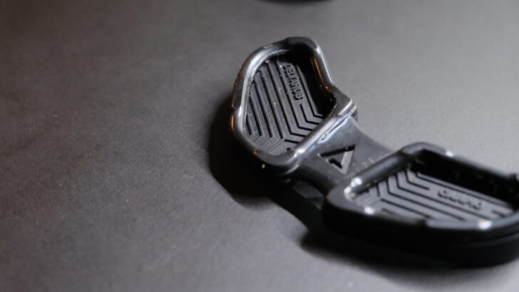 アロンアルファで接着しました